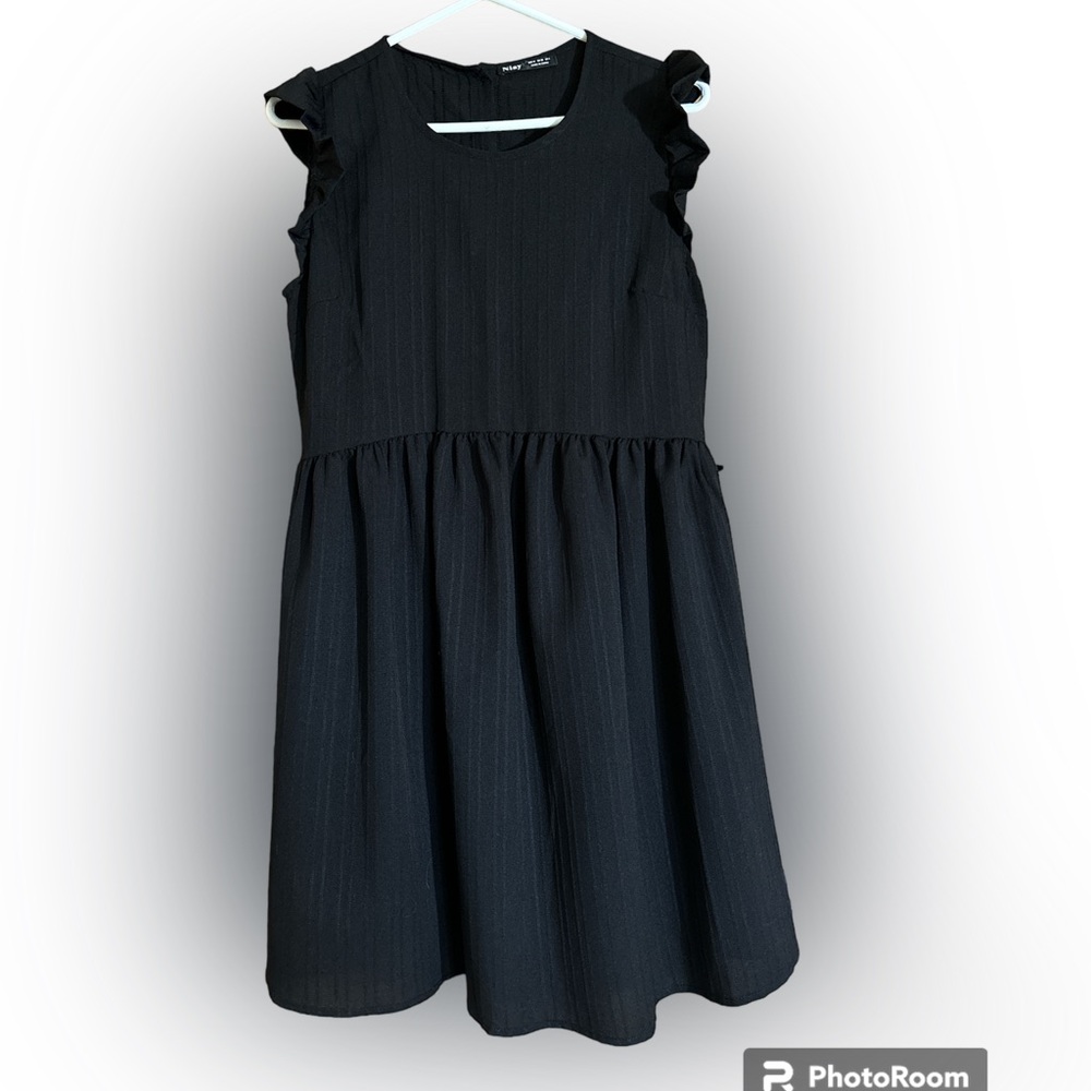 New black ruffle sleeved classic dress